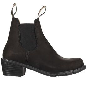 Heeled Blundstone suede boot In black